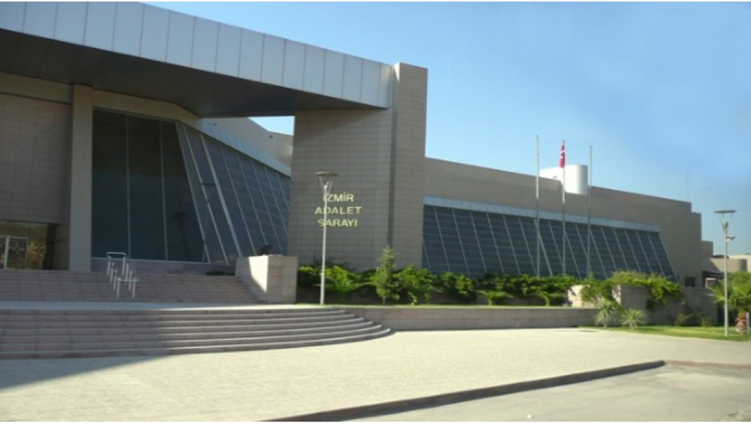 İzmir Büyükşehir Belediyesi'ne yönelik soruşturma kapsamında istenen cezalar belli oldu